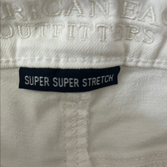 American Eagle Outfitters White Distressed Shorts Super Stretch Women’s Sz 0 ⭐️ - Picture 12 of 14